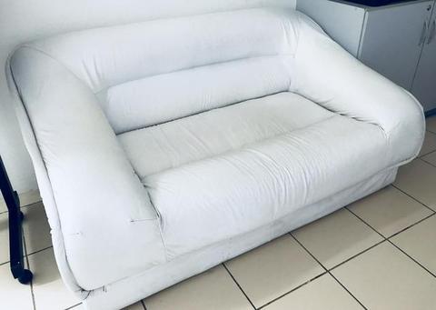 Sofa Couro confortável bonito