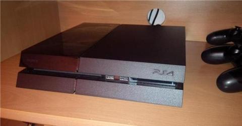 Sony Playstation 4 com 2 Controles