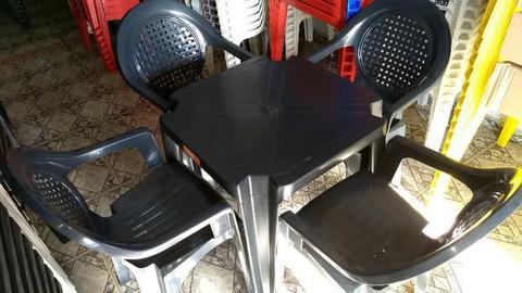 Jogo de mesas e cadeiras plástica com poltrona Star preta
