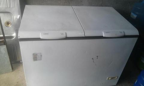 Vendo ese Freezer Cônsul duas portas