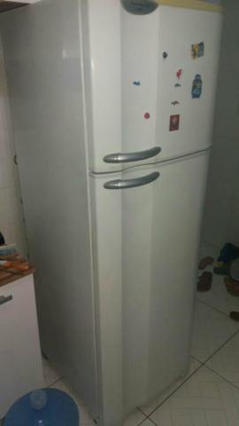 Vende - se uma gelada Electrolux