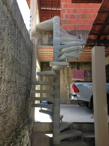 Escadas de concreto caracol