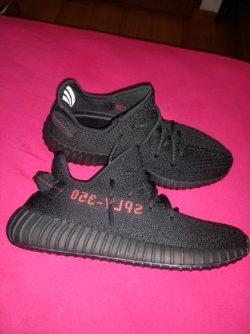 Tênis Adidas yeezy bred N°40