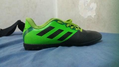 Chuteira Adidas artilheira