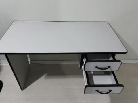 Mesa para escritorio ou CPU