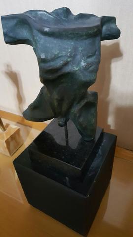 Escultura do Artista R. Saboya
