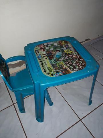 Mesa com cadeira infantil