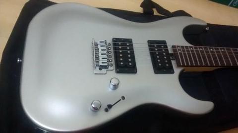 Guitarra Washburn X-series + Amplificador e Pedais