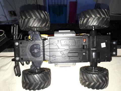 Carrinho controle pilhas novas