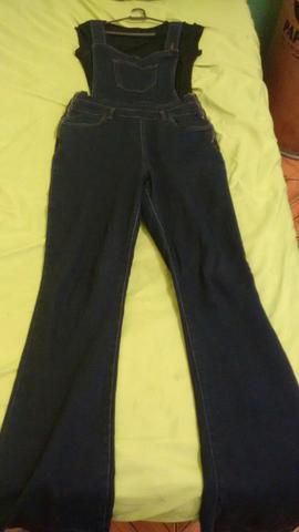 Lindo macacão jeans em Laicra numeração 42/44