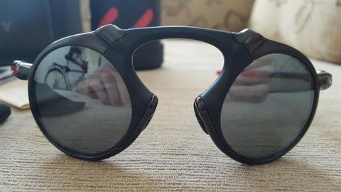 Óculos Oakley Madman Scuderia Ferrari com lente polarizada