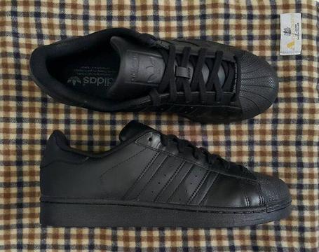 Adidas superstars originaLs Black