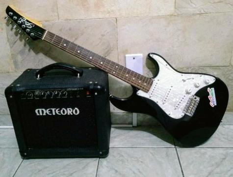 Guitarra Stratocaster Seizi + Amplificador Meteoro Nitrous Drive. V/T