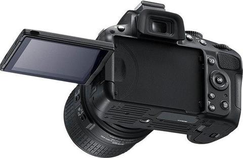 Nikon D5100, 2 baterias, lente 18 55 DX VR auto foco, Lente olho de peixe e Case