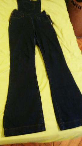 Lindo macacão feminino Jeans em Laicra n 42 /44 semi novo
