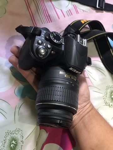 Câmera profissional D3100