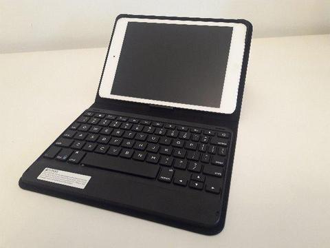 Ipad mini 16 gigas com teclado original da Apple em estado de zero.Aceito iphone 6 plus