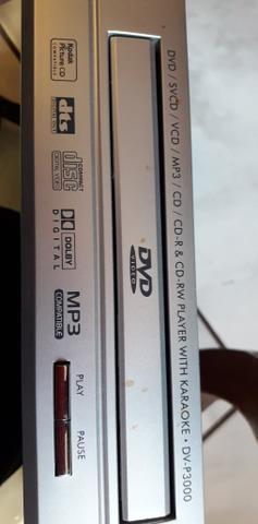 Aparelho de DVD toca grava tem várias saídas