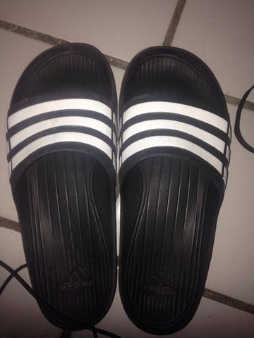 Sandália original da adidas $50