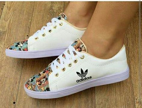 Sapatilha Disney adidas e diversas logomarcas