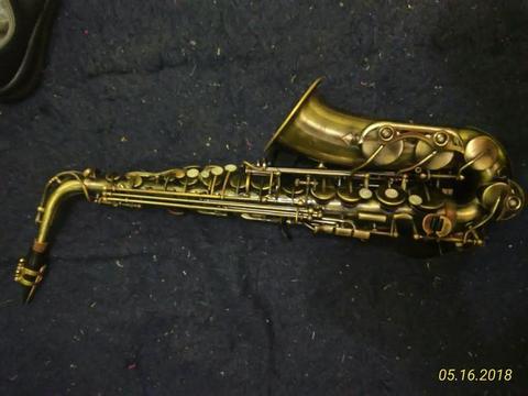 Vendo sax alto 1000,00 ou troco