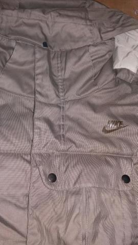 Família vende tudo: jaqueta gringa nike sport wear com capuz usada