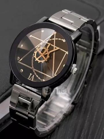 Lindo relógio estilo geométrico em aço