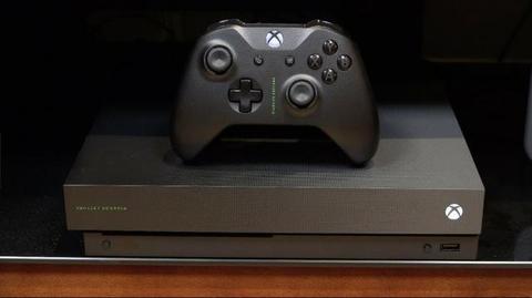 Xbox One X Project Scorpio Editon + 1 Controle com Bateria Original Microsoft e 9 jogos