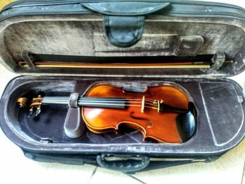 Violino Profissional modelo Strad 4/4 completo