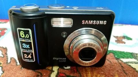 Máquina Fotográfica Digital Samsung Digimax S600
