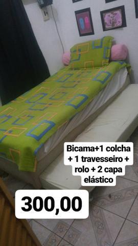 Bicama + 1 colcha + 1 travesseiro + rolo + 2 capa elástica
