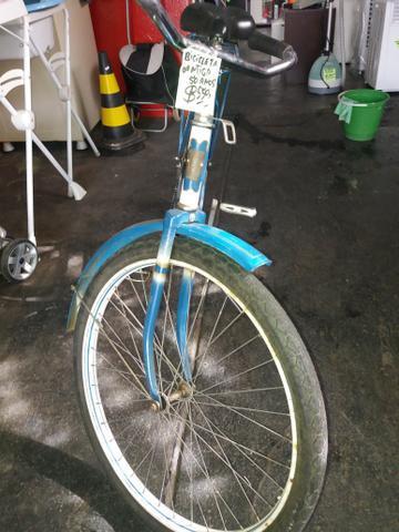 Bicicleta muito antiga