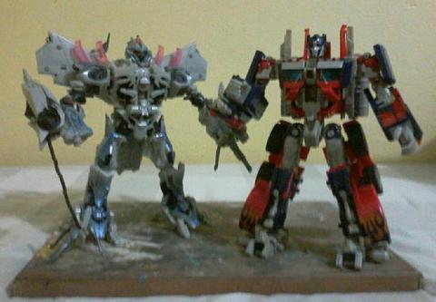 Bonecos transformers Optimus prime e Megatron