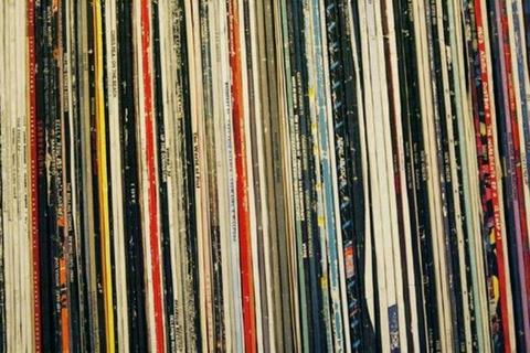 Lote de 2000 discos variados