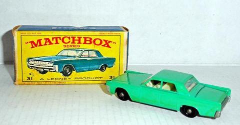 Lincoln Continental da marca Matchbox na caixa original.Escala 1.90.Perfeita
