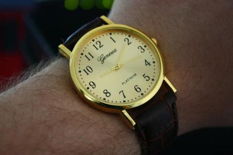 Relógio Analógico Dourado Couro Preto Novo