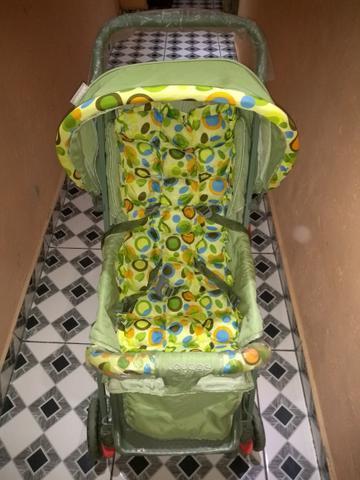 Carrinho de bebê semi novo