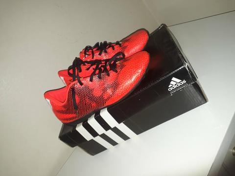 Chuteira adidas