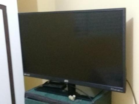Vendo esta linda TV 32 polegada muito boa prefeita