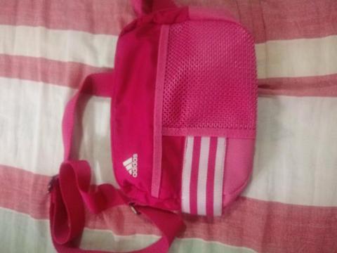 Bolsa transversal adidas pouco usada