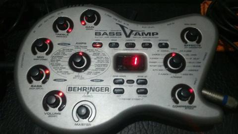 Pedaleira de Efeitos para Cordas e Teclados Behringer Bass V-AMP LX1B