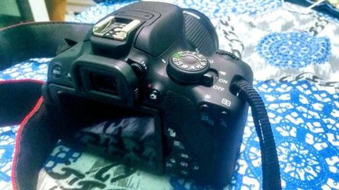 Câmera Fotográfica Canon EOS T5i