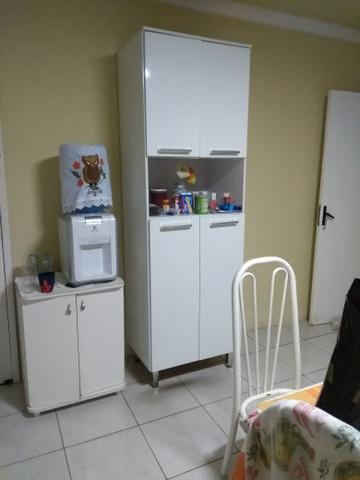 Vende-se dois armários usados de cozinha