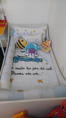 Cama Infantil com colchão, protetor de colchão e lençol luva - 1 ano de uso