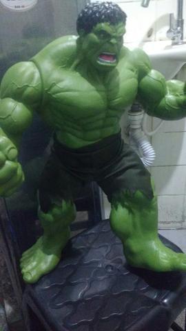Vendo boneco do Incrível Hulk boneco grande novinho. sem detalhes