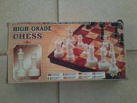 Vendo jogo de xadrez portatíl barato só 50 reais!!!