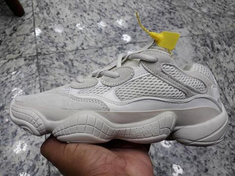 Tênis Adidas yeezy 500