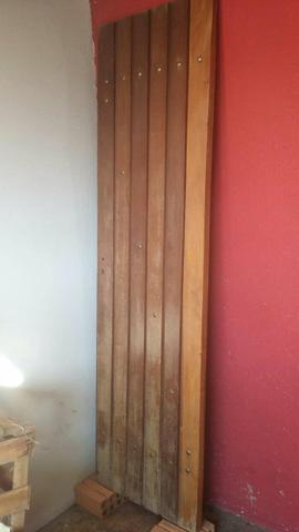 Vendo porta de madeira maciça
