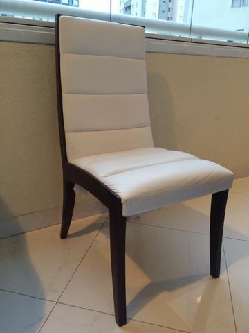 Cadeiras em madeira revestida couro branco