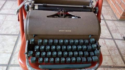 Maquina de escrever Remington antiga